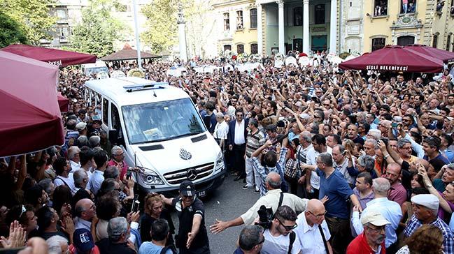 Tark Akan'n cenazesinde alakasz slogan