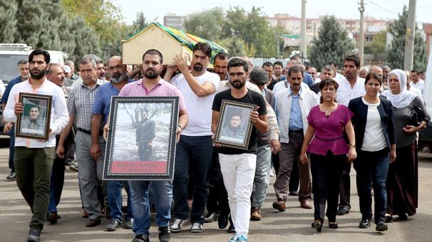 HDP Diyarbakr milletvekilleri terristin cenazesine katld