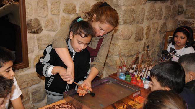 Masal anlatclar Mardin'de bulutu