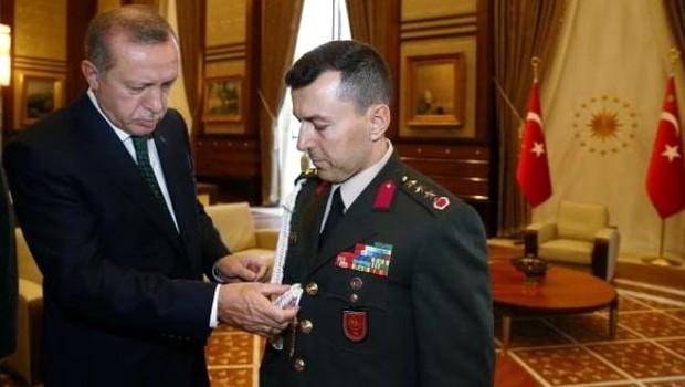 Cumhurbakan Erdoan, darbeci yaverini 'ak' ile snam