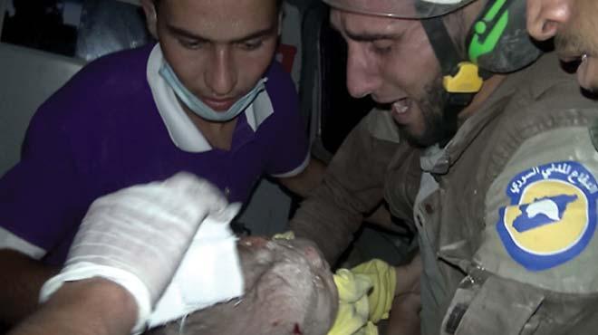 Suriye'de 1 aylk bebek enkazdan sa karld