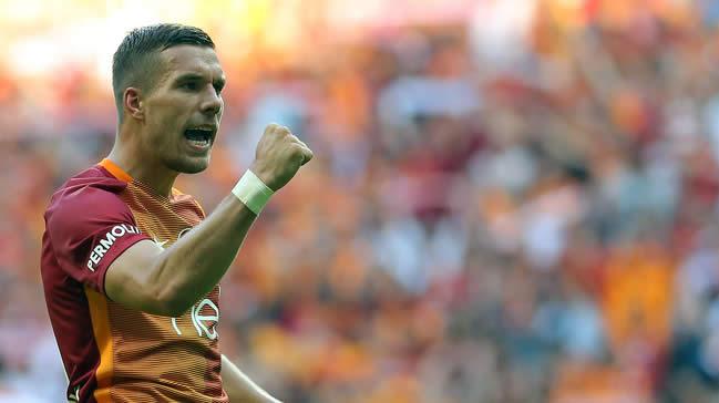 Podolski'den TFF'ye saat tepkisi