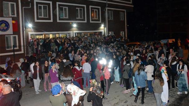 Zonguldak'ta kz yurdunda kalan rencilerden eylem