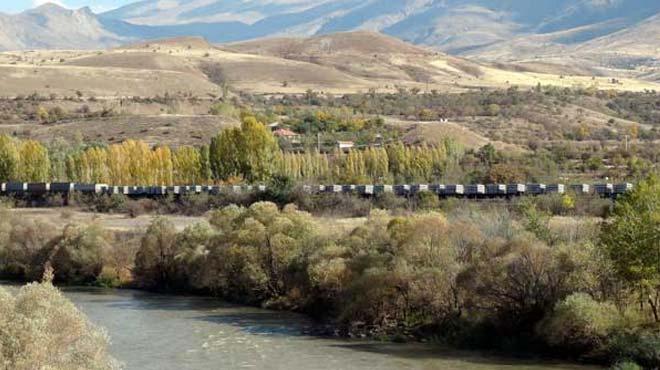 Erzincan'da yk treninin geii srasnda patlama