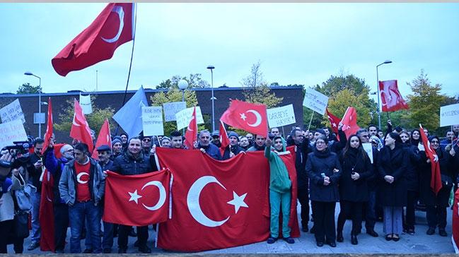 sve'teki '15 Temmuz' skandalna protesto