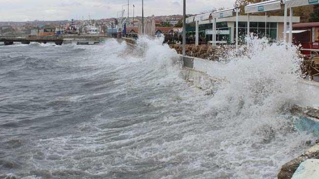 Marmara Denizi'nde poyraz alarm! Seferler durdu