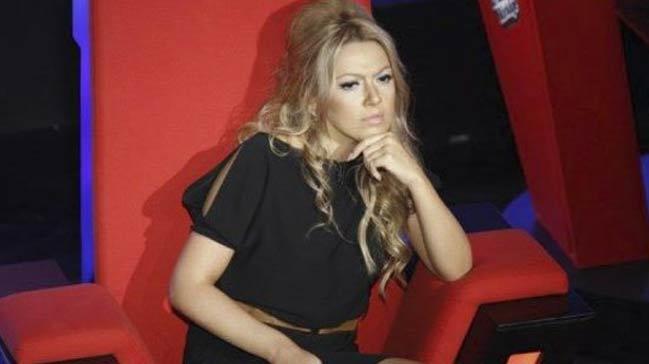 Hadise kendini eve kapatt