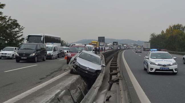 TEM Otoyolu'nda trafik kazas: 2 yaral