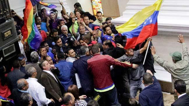 Venezuela'da Maduro destekileri Meclis'i bast