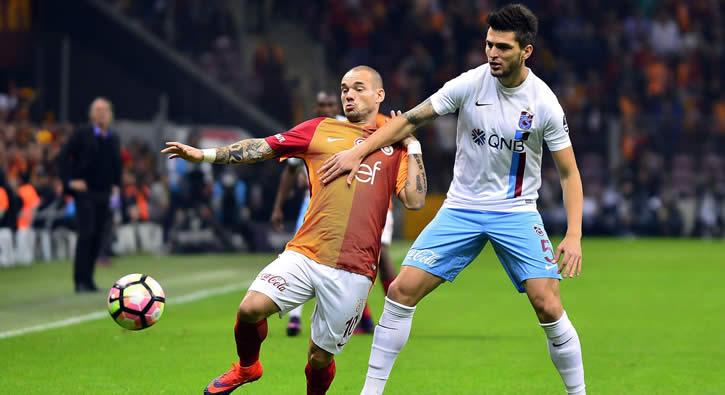 Wesley Sneijder kendini yakt