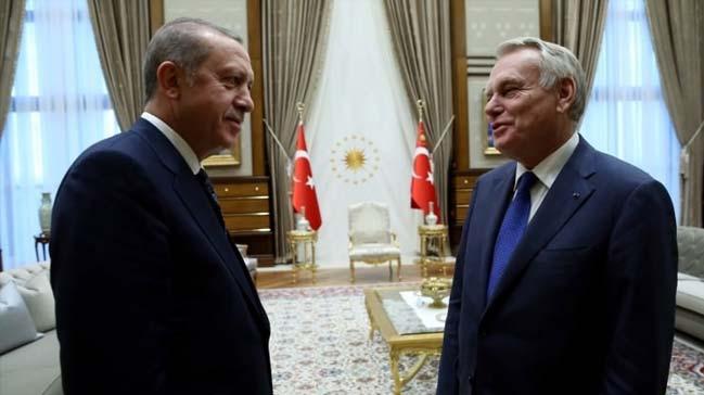 Cumhurbakan Erdoan Ayrault'u kabul etti