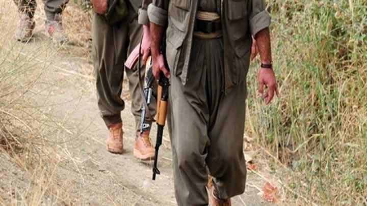 PKK'l terristler i makinelerini yakt