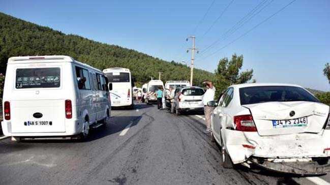 Zincirleme trafik kazasnda 9 ara birbirine girdi