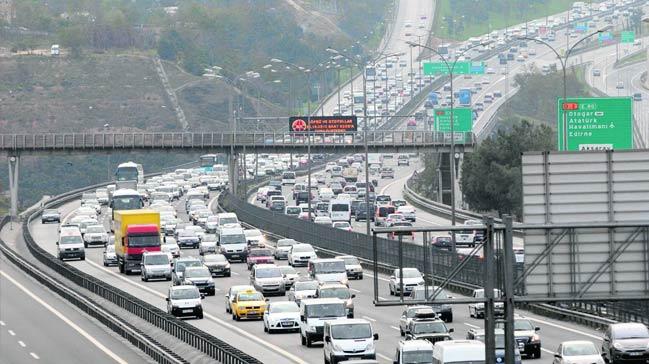 stanbul'da baz yollar trafie kapatld