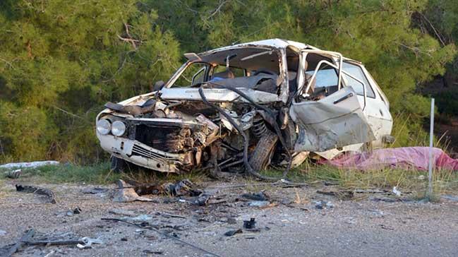 Adana'da trafik kazas: 2 l, 4 yaral       