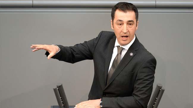 Cem zdemir'den Trkiye hakknda kstah aklama