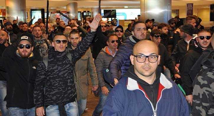 Napoli taraftarlar stanbul'da taknlk kard