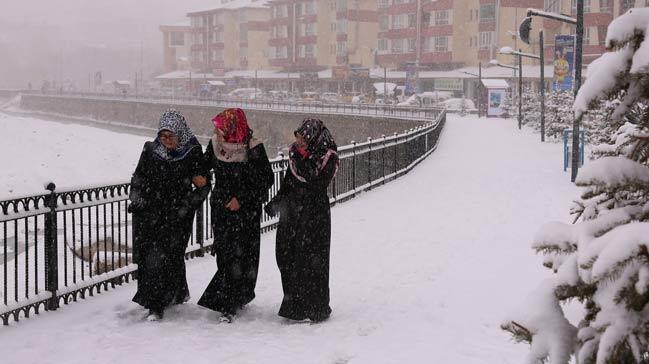 Bayburt kar altnda! Okullar tatil edildi