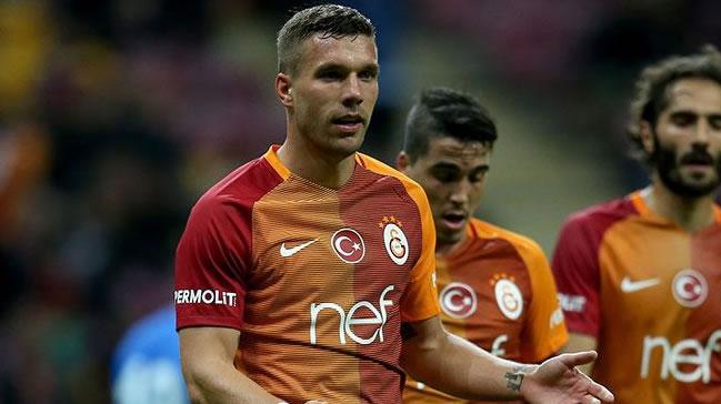 Podolski'nin satlmas Galatasaray ynetimini ikiye bld