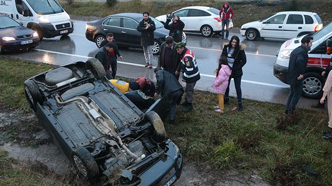 Kandra'da otomobil kaygan zeminde takla att 2 kii yaraland