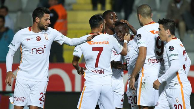 Galatasaray'da futbolcular demeler iin ynetime sre verdi