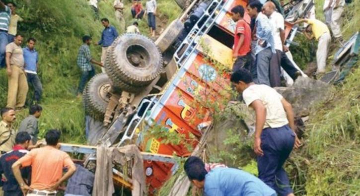 Hindistan'da trafik kazasnda 13 retmen ld       