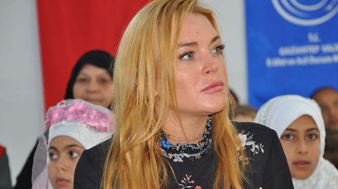 Lindsay Lohan'dan terre lanet mesaj