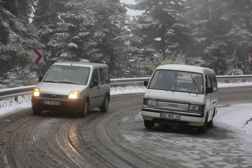 Ankara'da youn kar ya etkili oluyor