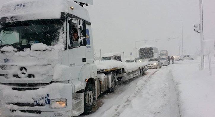 Ar'da buzlanma dolaysyla trlar mahsur kald  