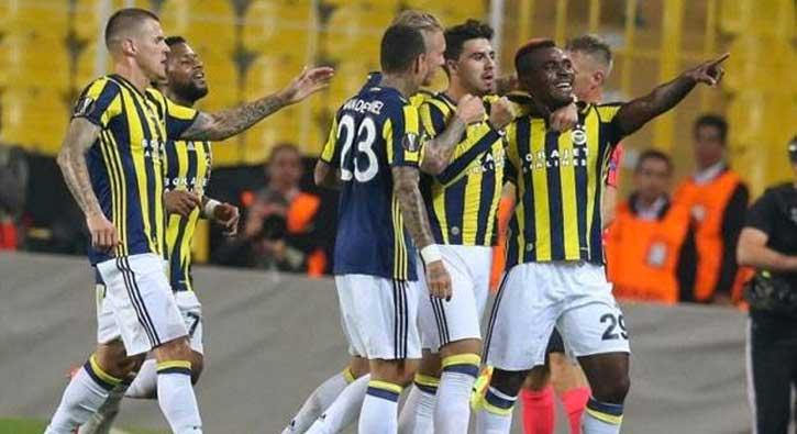 Emenike ve Van der Wiel kendini yakt!