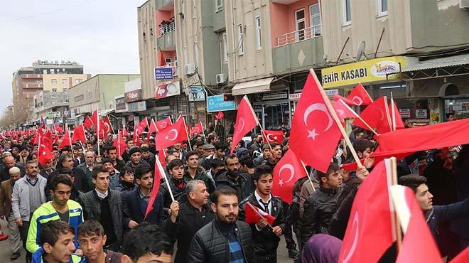 Kahta'da binlerce kii terr saldrlarn protesto etti