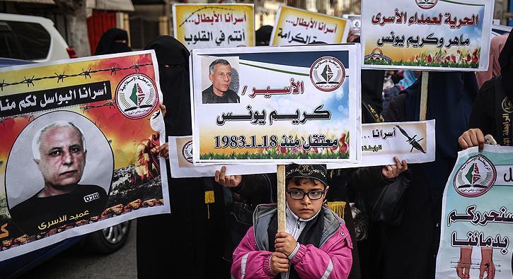 srail hapishanelerinde Filistinlilere destek gsteri