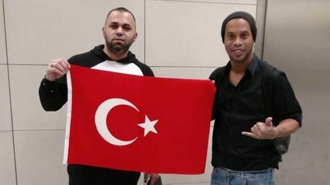 Ronaldinho: Beikta'a gelecektim ama artlar yerine gelmedi