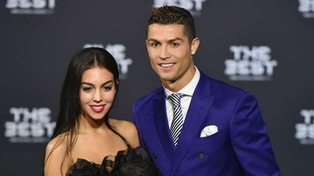 Cristiano Ronaldo evleniyor