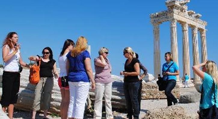 Yunanistan'da turist says artt, gelir dt  