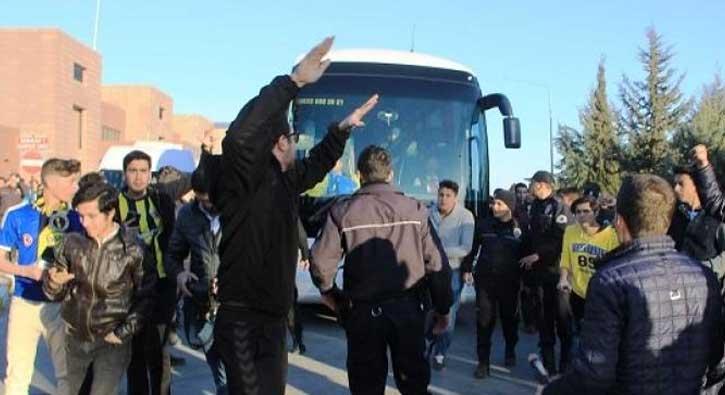 Fenerbahe'ye Gaziantep'te protestolu karlama