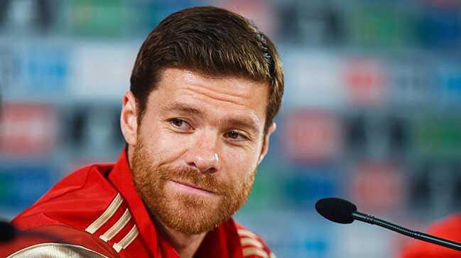 Xabi Alonso  bayern mnih  futbol fotoraflar resimleri