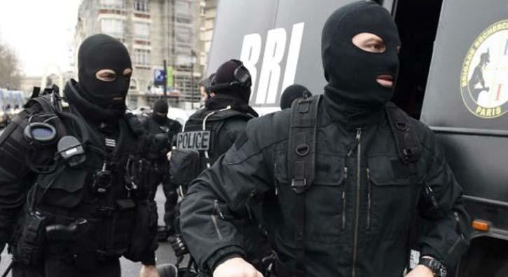 Fransa'da polis, camiyi g kullanarak tahliye etti