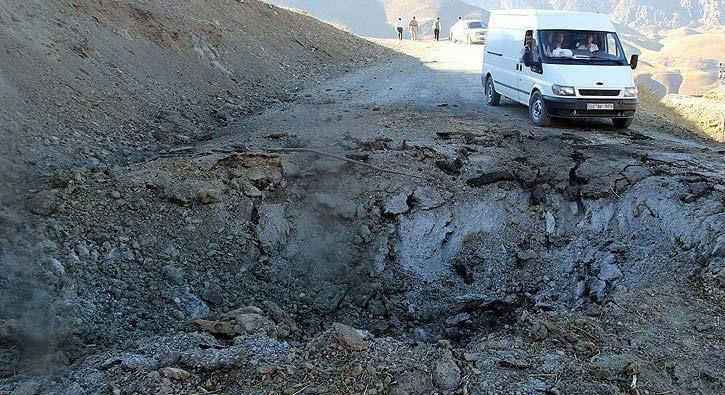 Hakkari'de yol kenarnda 300 kiloluk patlayc bulundu