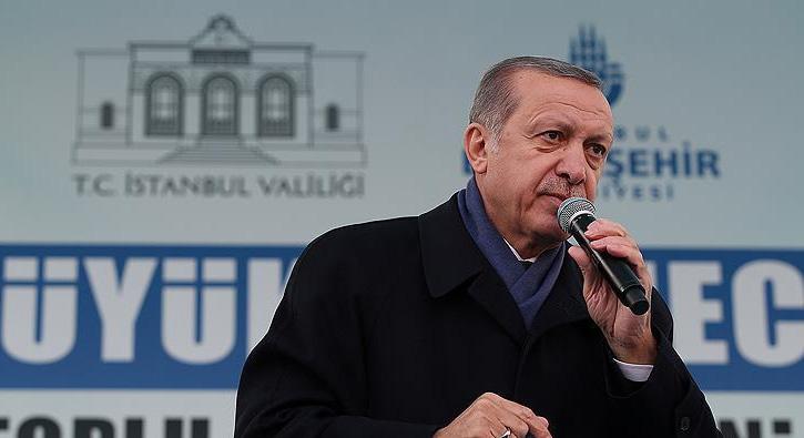Cumhurbakan Erdoan: Benim akama o pankartta silah dayasan ne yazar"