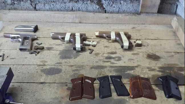 Rize'de kaak silah retilen eve operasyon