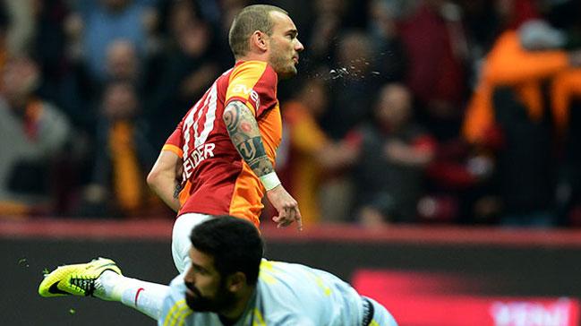 Sneijder Fenerbahe'ye bir gol daha atarsa tarihe geecek!