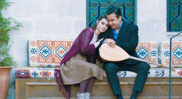 Ak ve Mavi'de Mavi'nin iyilemesi sevin yaratt
