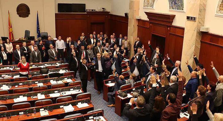 Makedonya Meclisinde gerginlik