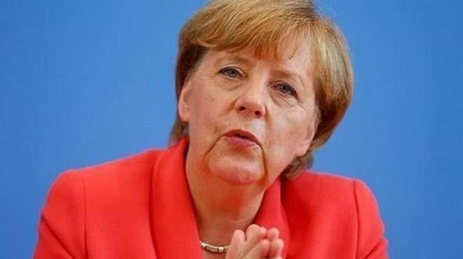 Merkel'den ifte vatandala destek!