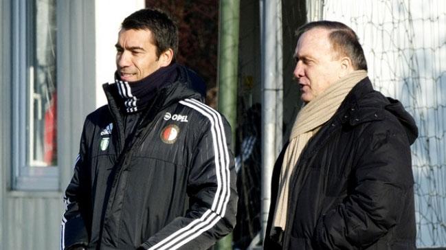 Van Bronckhorst, Advocaat' istiyor