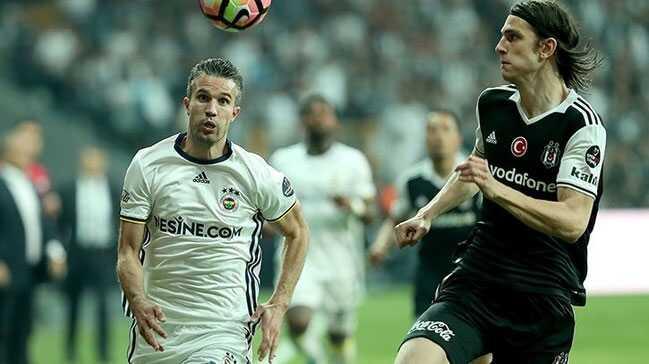 van Persie'ye kulbe yolu gzkt