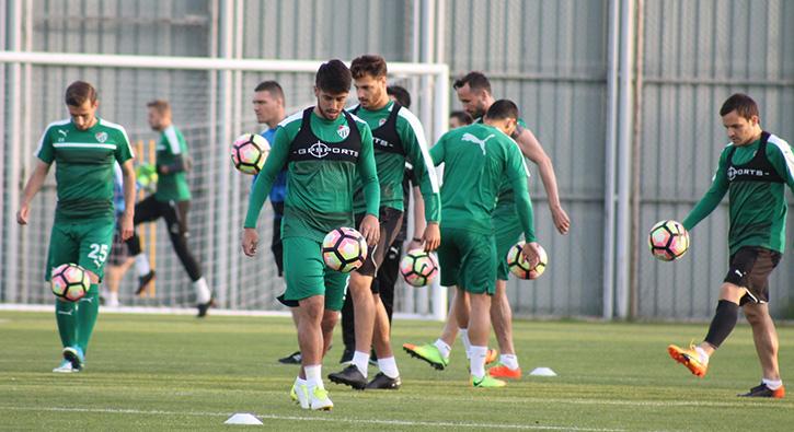 Bursaspor'da sakatln atlatan Batalla antrenmana katld