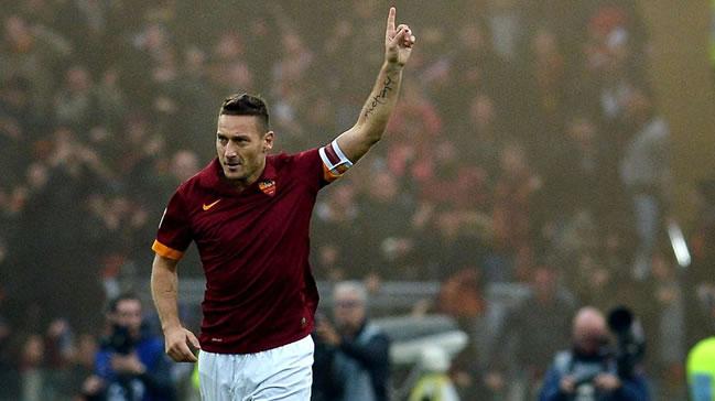 Taraftarlar Totti'nin son mana akn ediyor