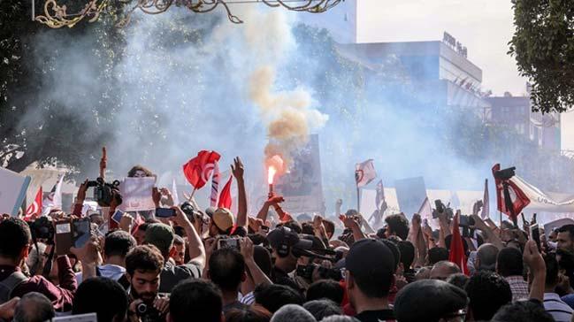 Tunus'ta eski rejim dneminde ad yolsuzlua karm kiilerin affedilmesi protesto edildi 